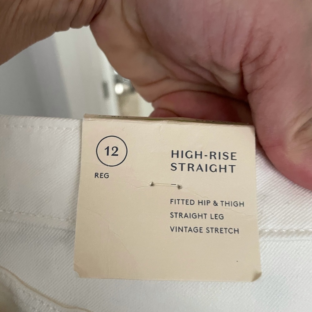 NWT Universal Thread High Rise White Jeans - Picture 3 of 4